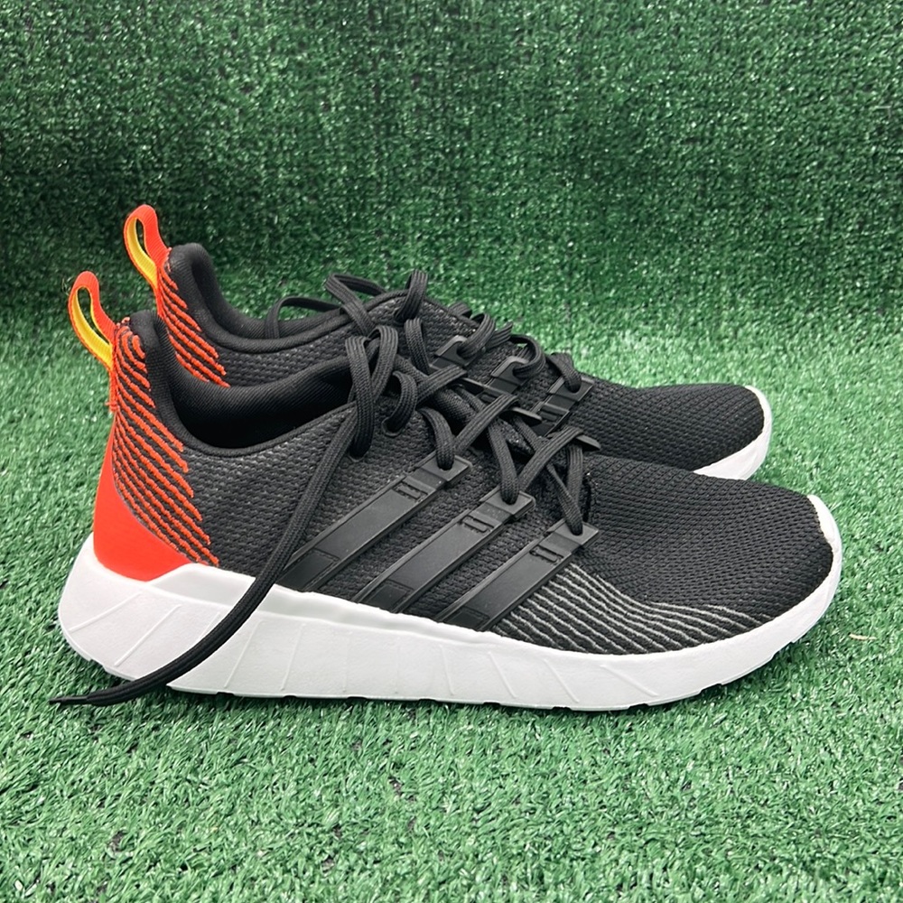 Men’s Adidas questar flow sneakers size 9